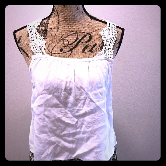 Kimchi Blue Tops - CUTE KIMCHI BLUE WHITE CROP TOP SIZE M